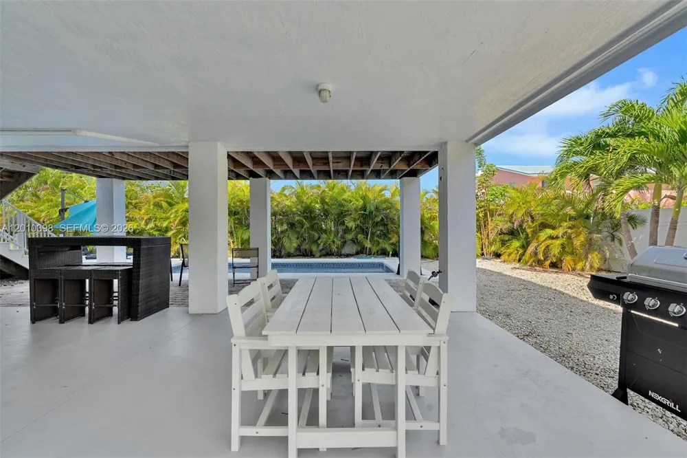 320 Calzada De Bougainville Marathon, FL 33050
