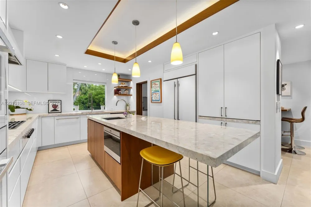 690 Warren Ln Key Biscayne, FL 33149