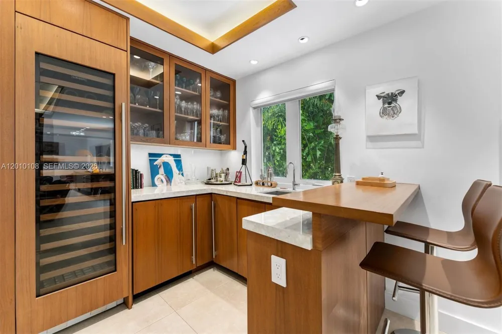 690 Warren Ln Key Biscayne, FL 33149