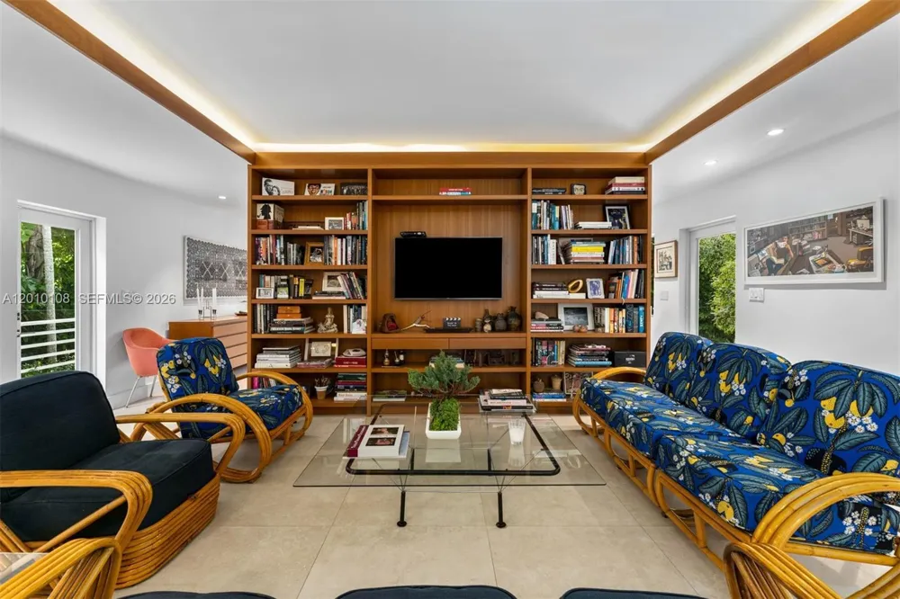 690 Warren Ln Key Biscayne, FL 33149