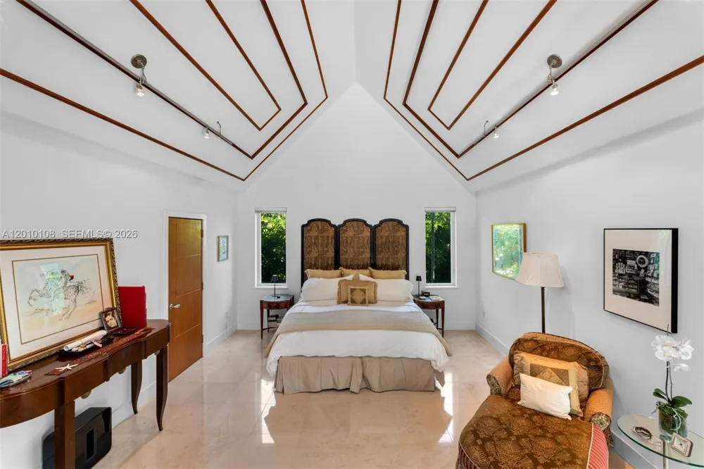690 Warren Ln Key Biscayne, FL 33149