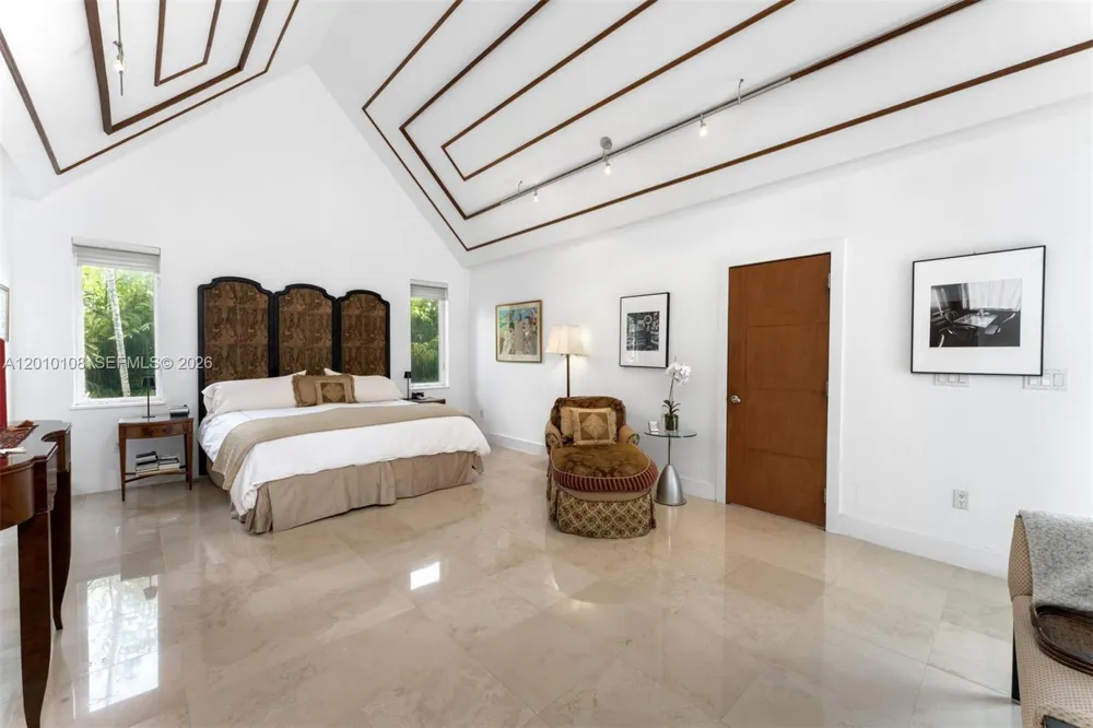 690 Warren Ln Key Biscayne, FL 33149