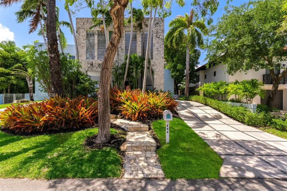 690 Warren Ln Key Biscayne, FL 33149