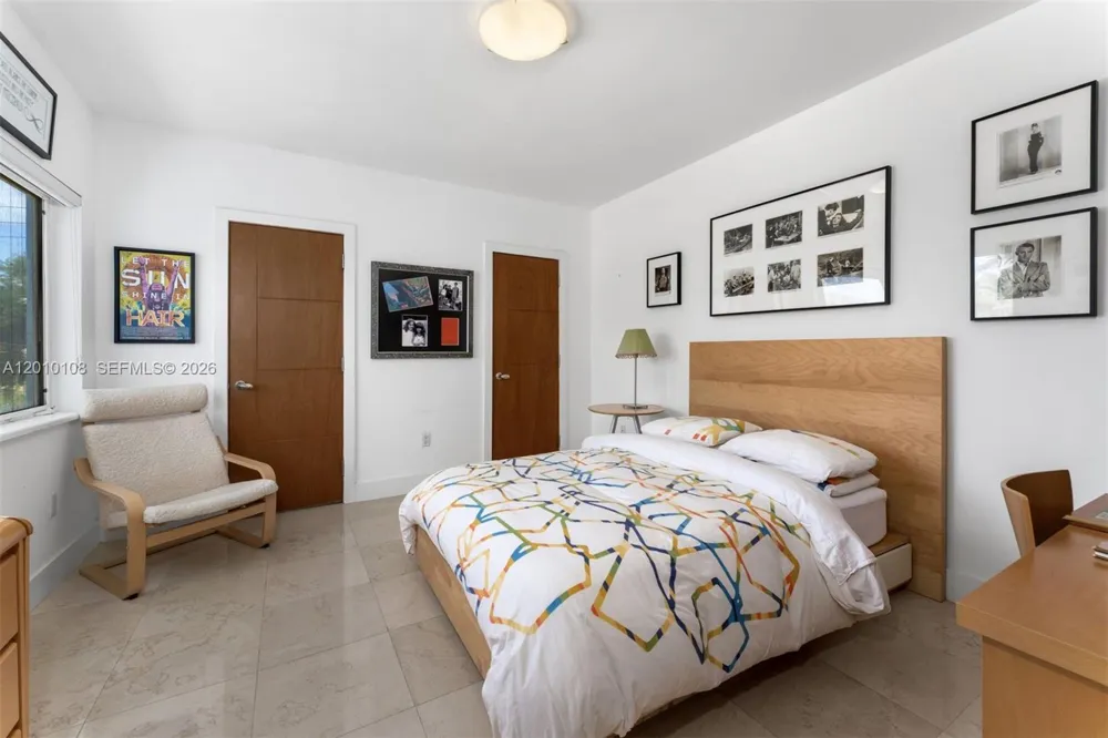 690 Warren Ln Key Biscayne, FL 33149