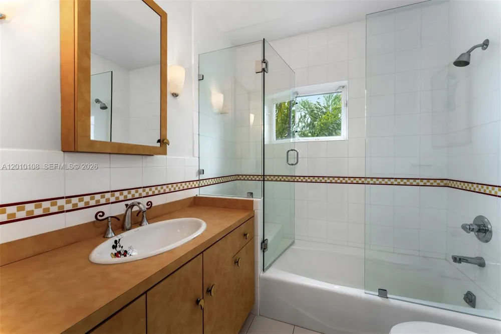 690 Warren Ln Key Biscayne, FL 33149