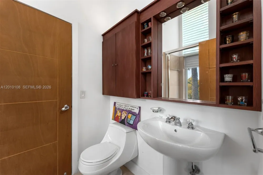 690 Warren Ln Key Biscayne, FL 33149