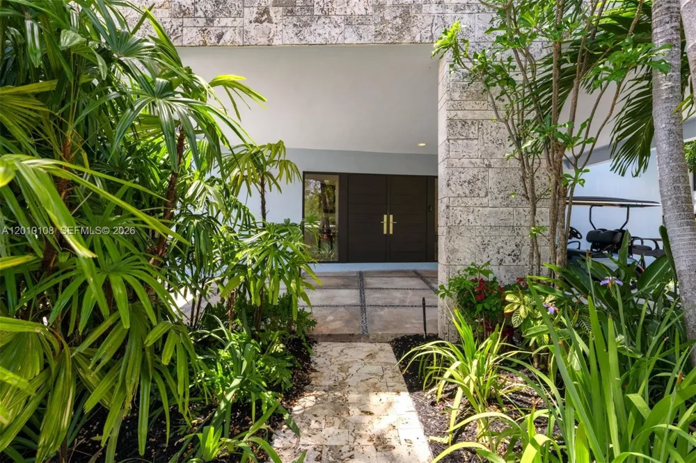 690 Warren Ln Key Biscayne, FL 33149