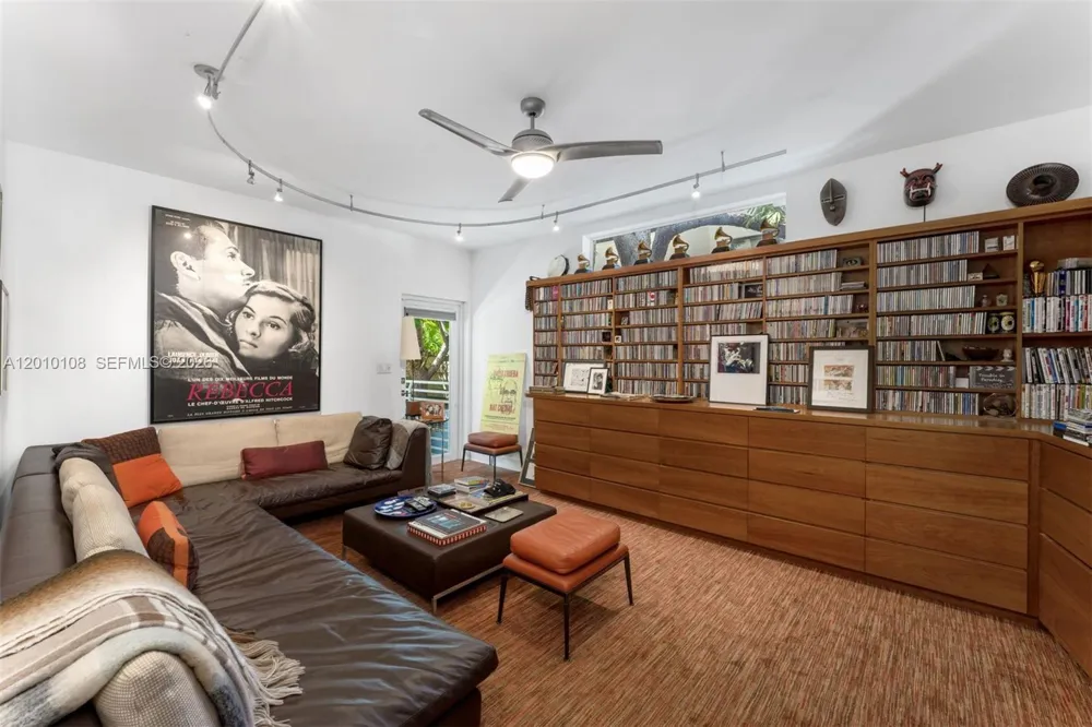 690 Warren Ln Key Biscayne, FL 33149