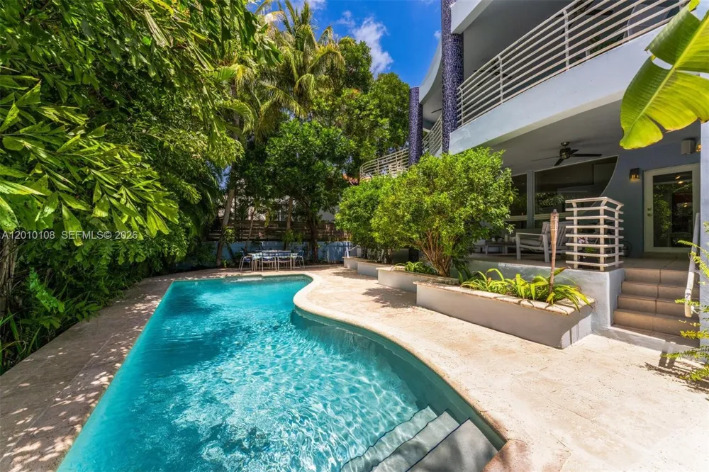 690 Warren Ln Key Biscayne, FL 33149