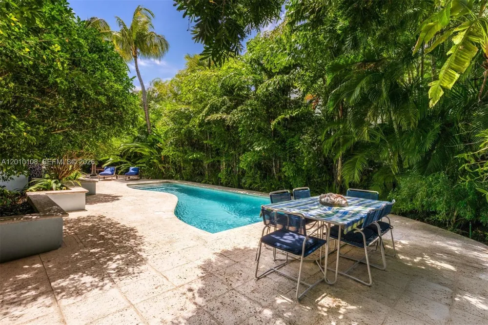 690 Warren Ln Key Biscayne, FL 33149