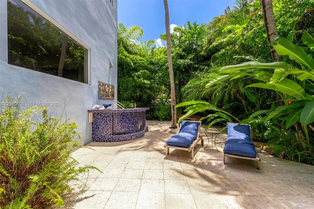 690 Warren Ln Key Biscayne, FL 33149