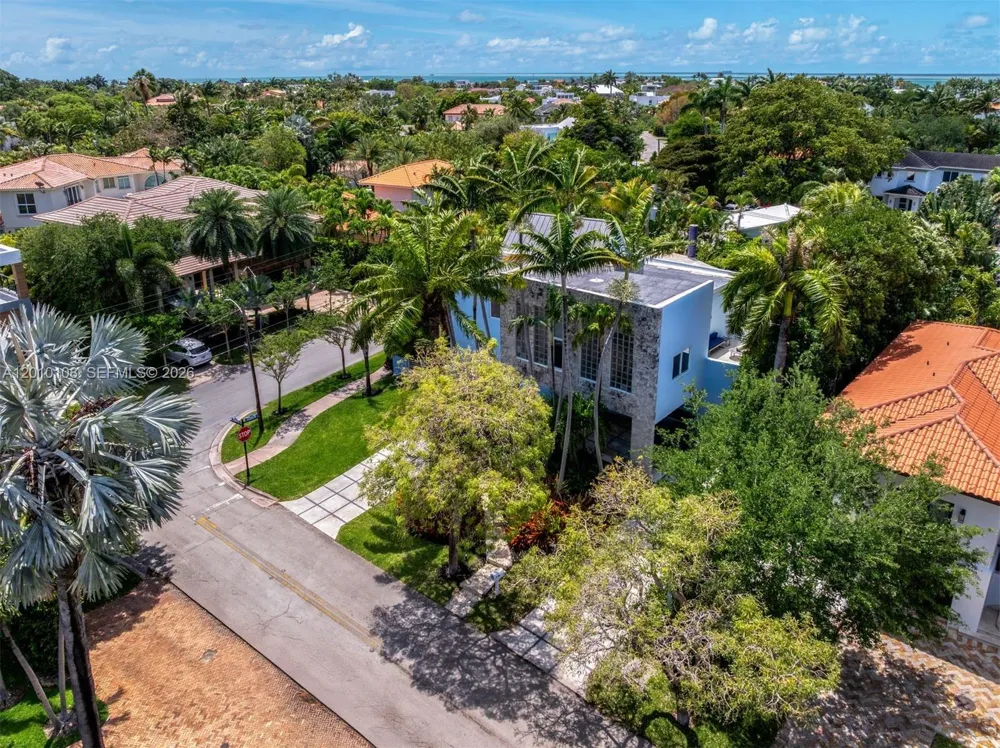690 Warren Ln Key Biscayne, FL 33149