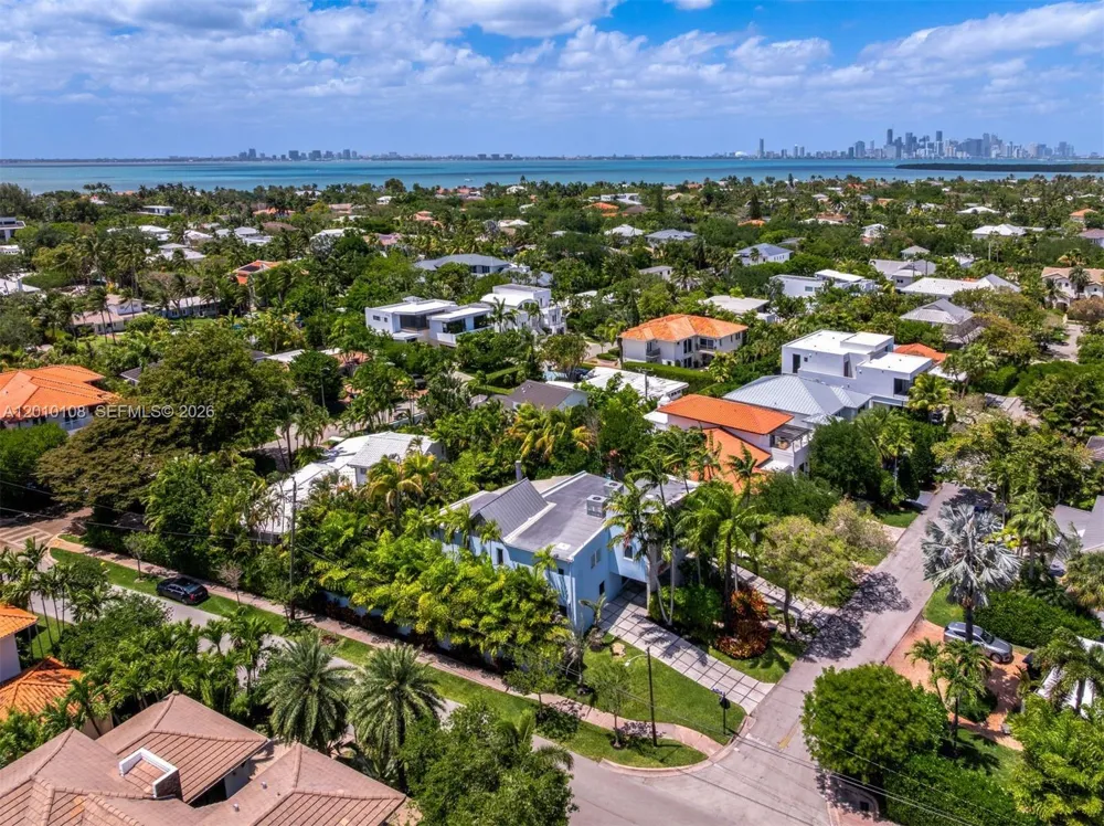 690 Warren Ln Key Biscayne, FL 33149