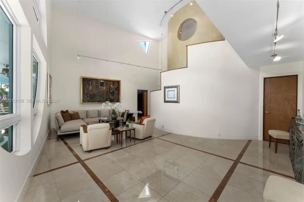 690 Warren Ln Key Biscayne, FL 33149