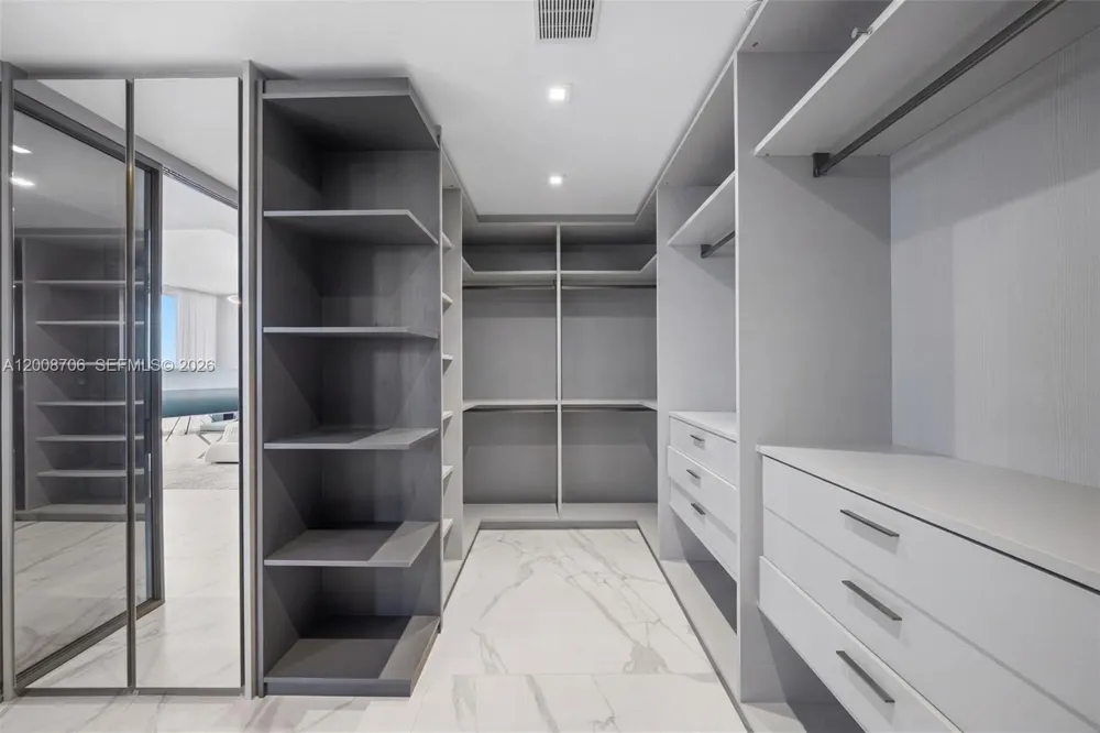 18975 Collins Ave #5200 Sunny Isles Beach, FL 33160