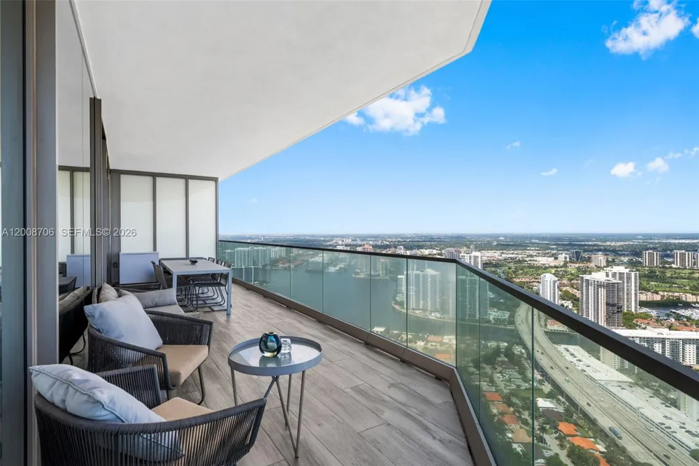 18975 Collins Ave #5200 Sunny Isles Beach, FL 33160