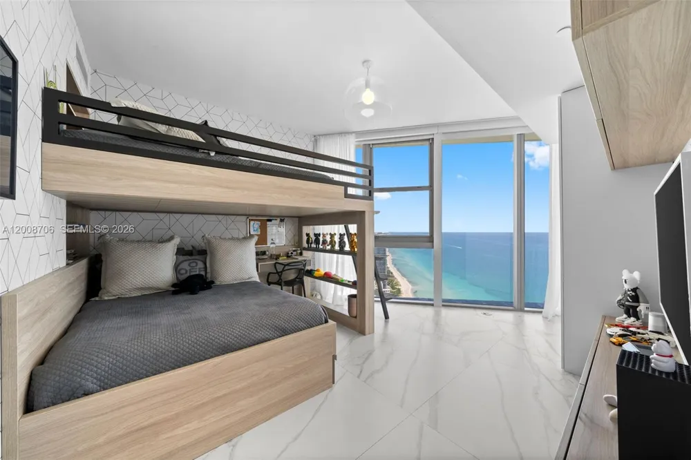 18975 Collins Ave #5200 Sunny Isles Beach, FL 33160