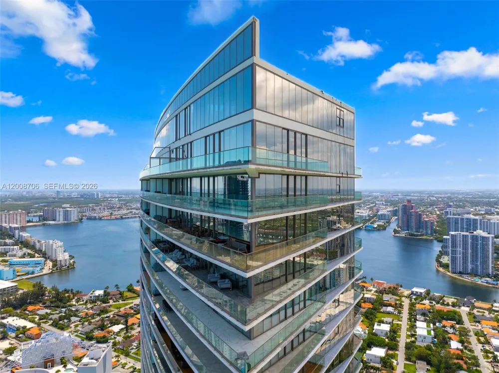 18975 Collins Ave #5200 Sunny Isles Beach, FL 33160