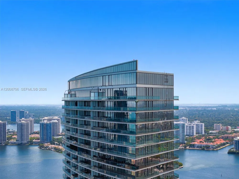 18975 Collins Ave #5200 Sunny Isles Beach, FL 33160