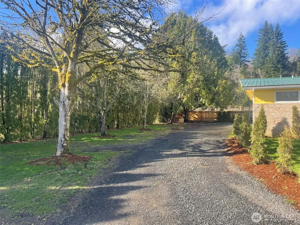 310 W Pine Street Elma, WA 98541