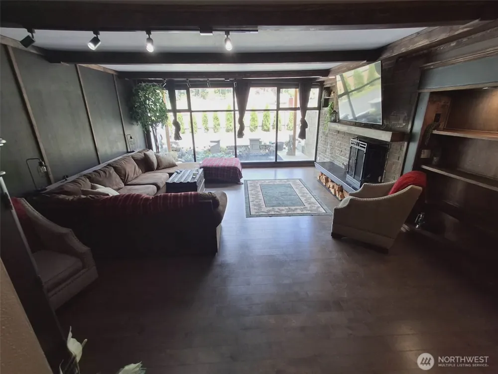 310 W Pine Street Elma, WA 98541