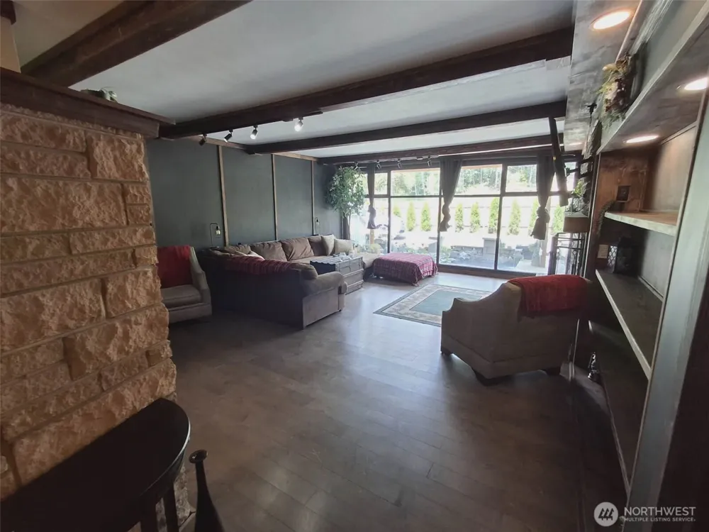 310 W Pine Street Elma, WA 98541