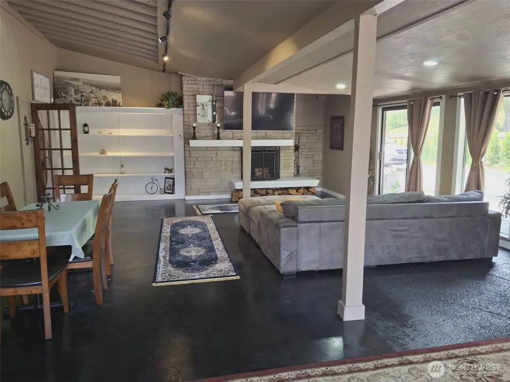 310 W Pine Street Elma, WA 98541