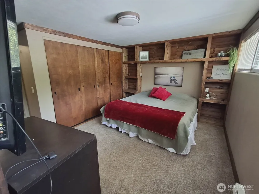 310 W Pine Street Elma, WA 98541