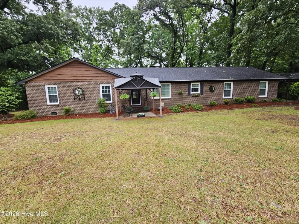 301 Fork Lake Drive Clinton, NC 28328