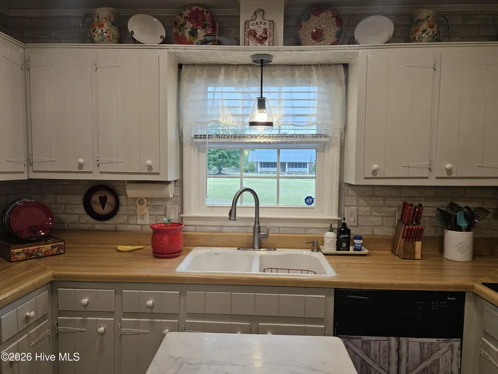 301 Fork Lake Drive Clinton, NC 28328