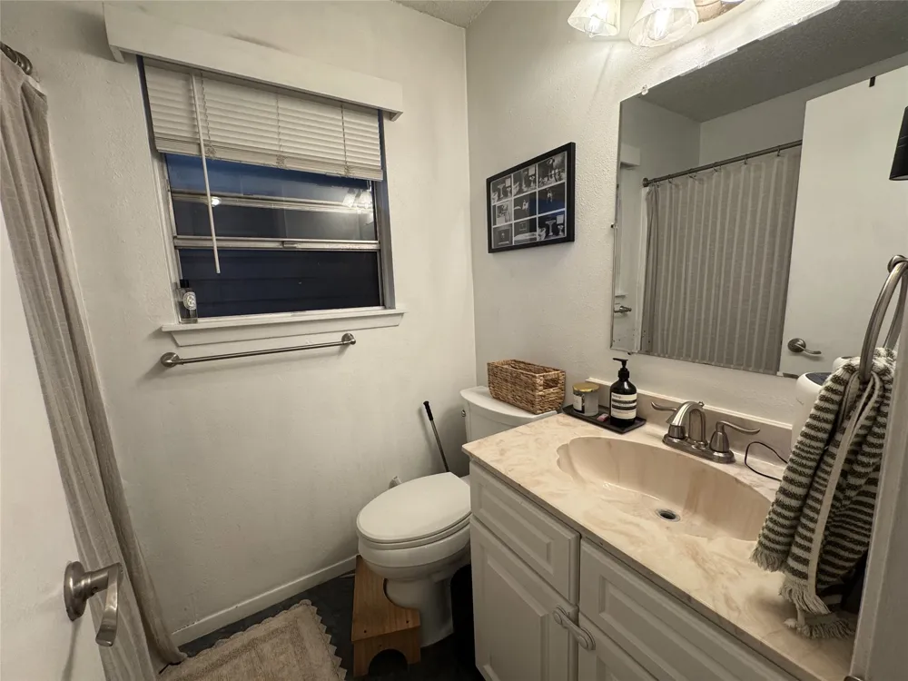 207 Chippendale Avenue Austin, TX 78745