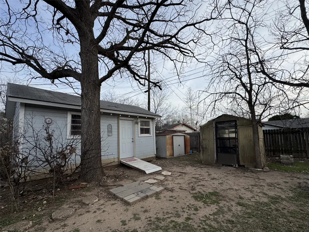 207 Chippendale Avenue Austin, TX 78745