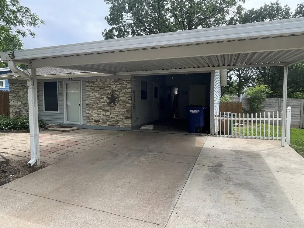 207 Chippendale Avenue Austin, TX 78745
