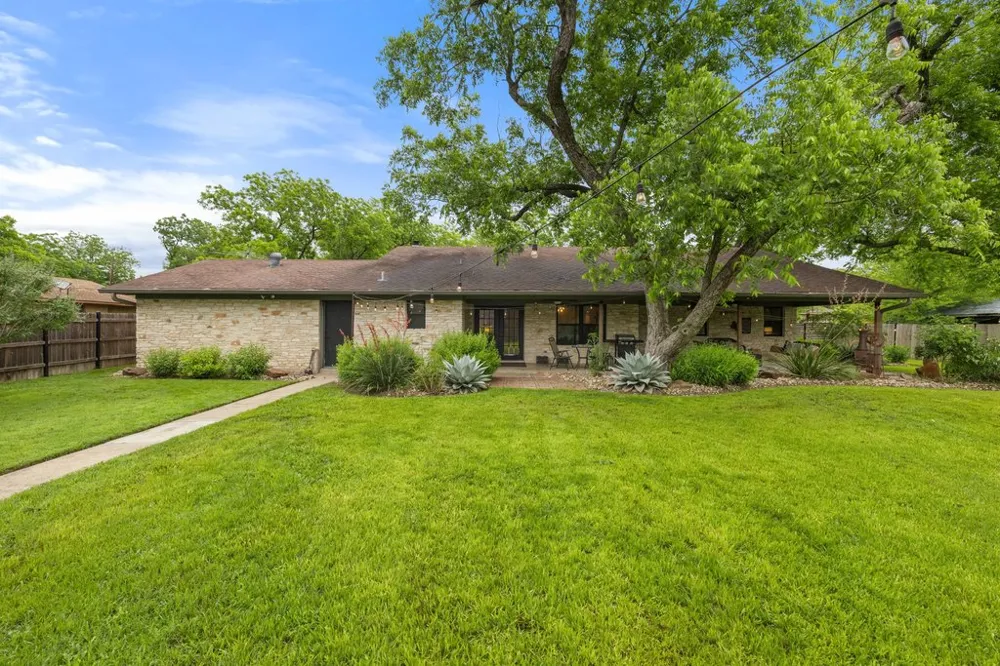 302 Schramm Road Granger, TX 76530