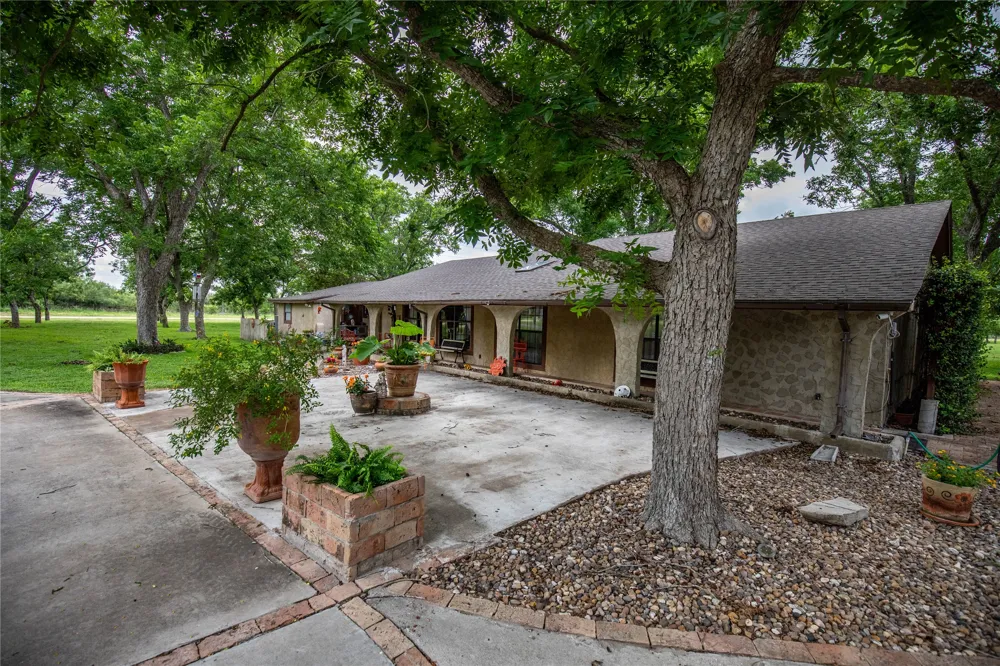 2432 County Road 402 B Falfurrias, TX 78355