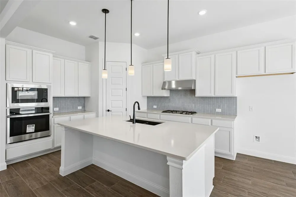 17305 Silverman Drive Pflugerville, TX 78660