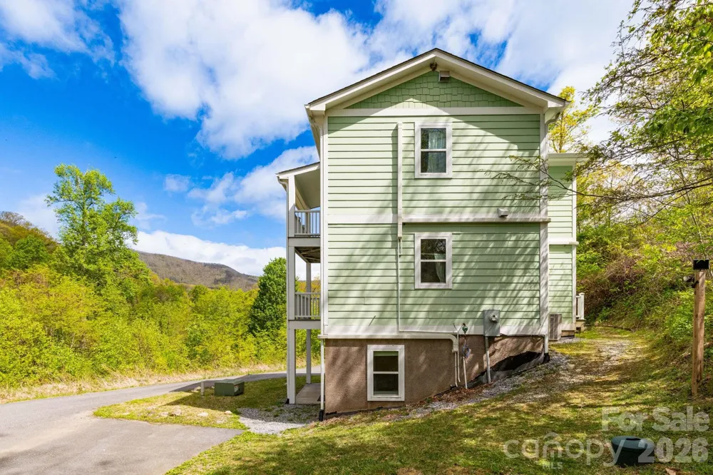 12 Lila Lane Clyde, NC 28721