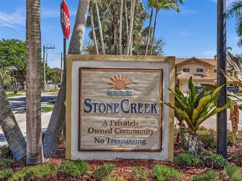 7659 Stonecreek Cir