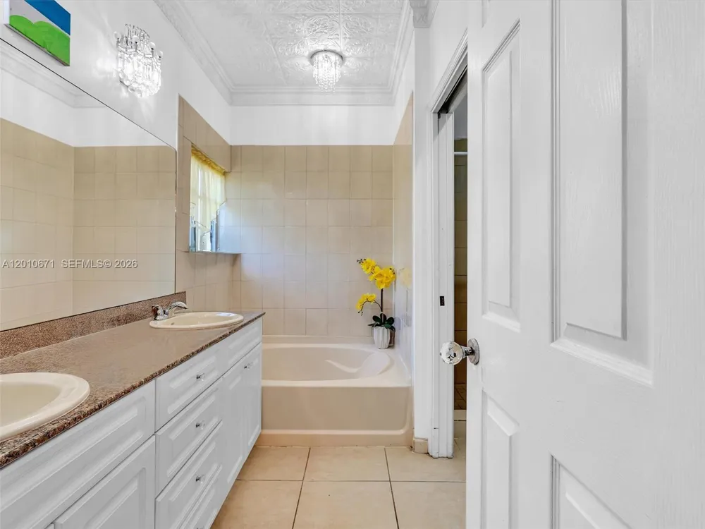 7659 Stonecreek Cir Davie, FL 33024