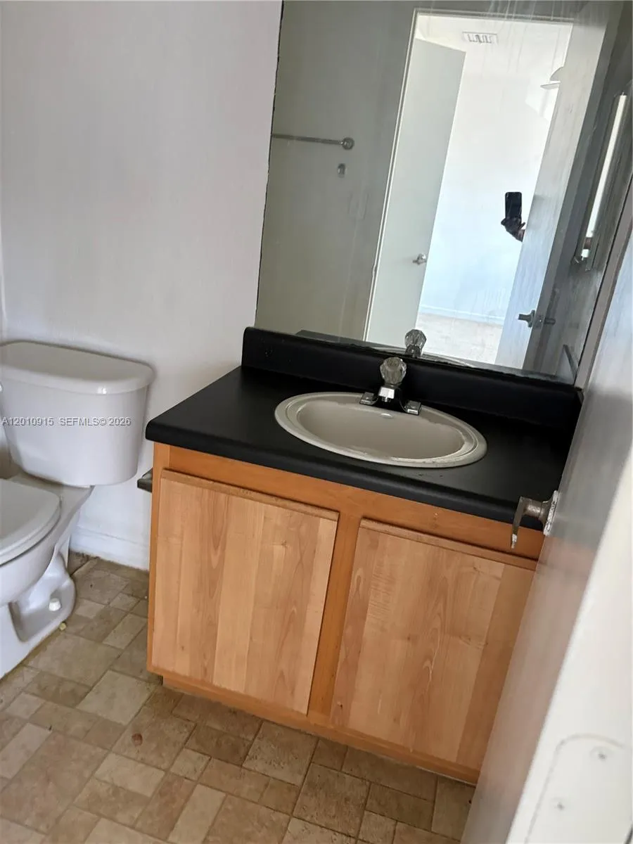 2086 NE 167th St #2-108 North Miami Beach, FL 33162