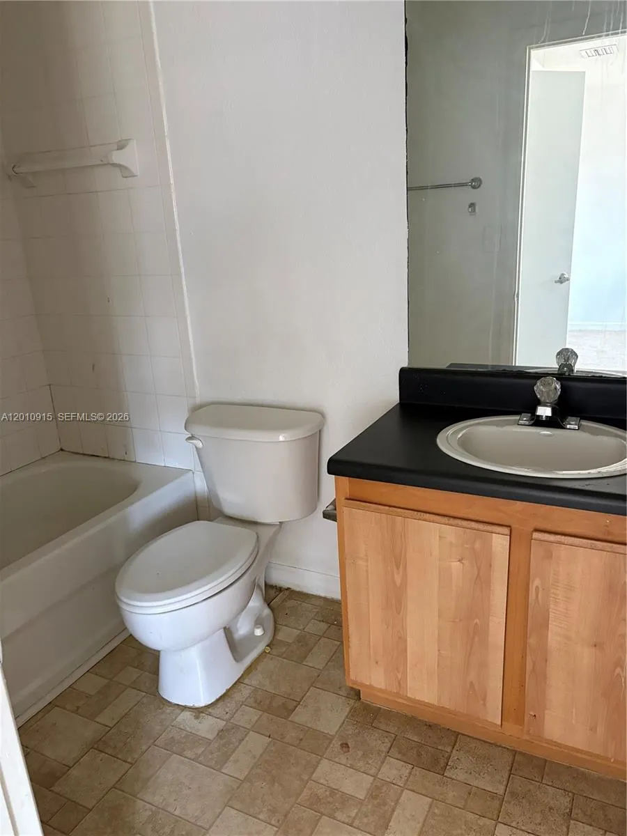 2086 NE 167th St #2-108 North Miami Beach, FL 33162