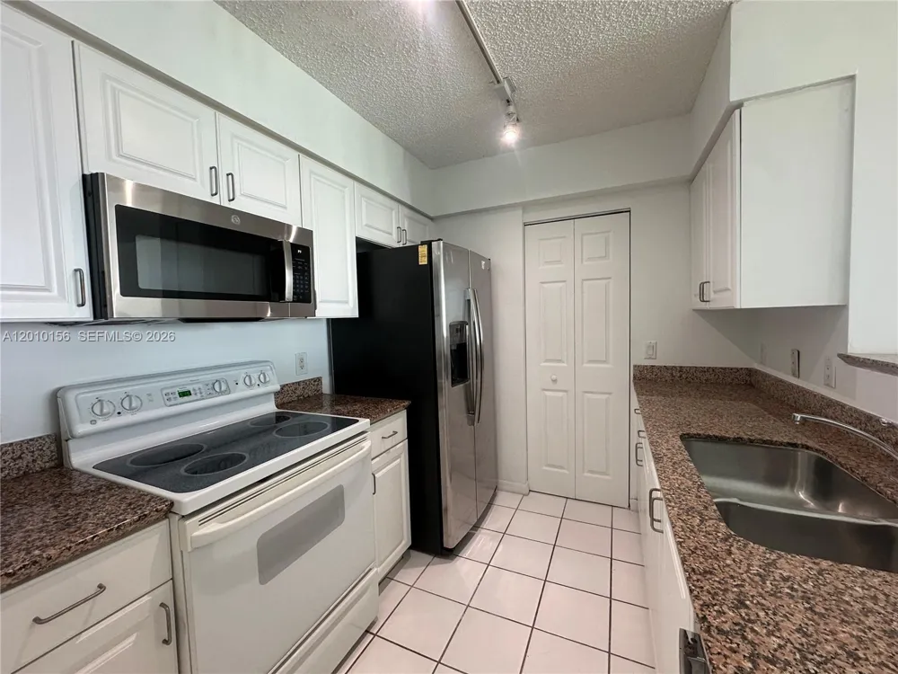 1155 Brickell Bay Dr #3007 Miami, FL 33131