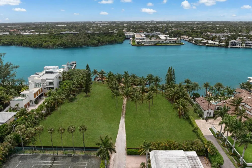 910 NE 24th St Boca Raton, FL 33431