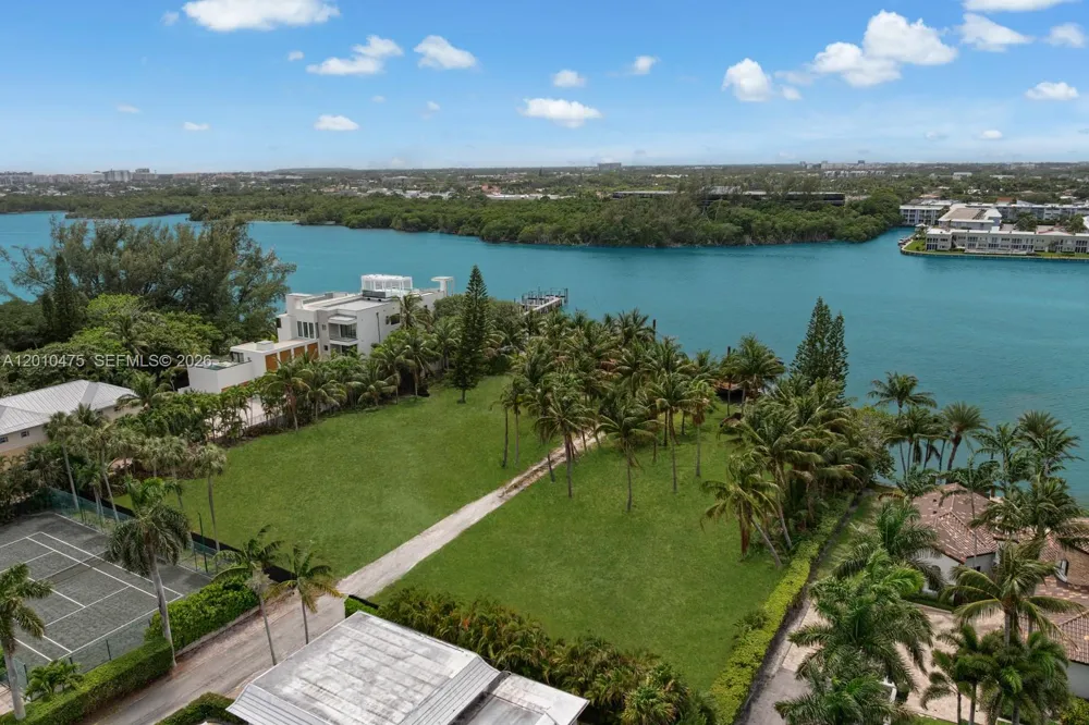 910 NE 24th St Boca Raton, FL 33431