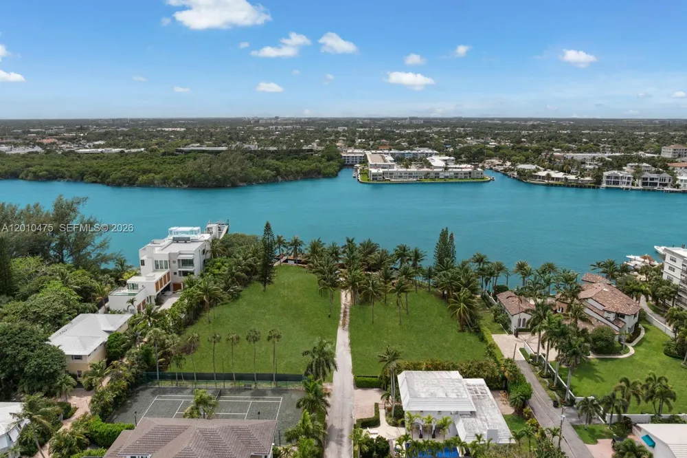 910 NE 24th St Boca Raton, FL 33431