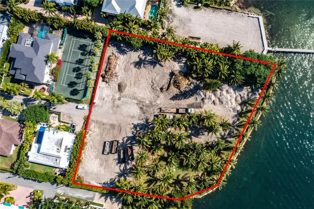 910 NE 24th St Boca Raton, FL 33431