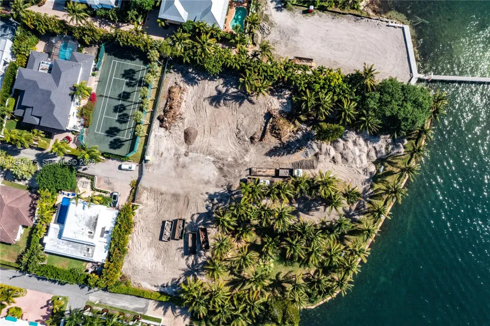 910 NE 24th St Boca Raton, FL 33431