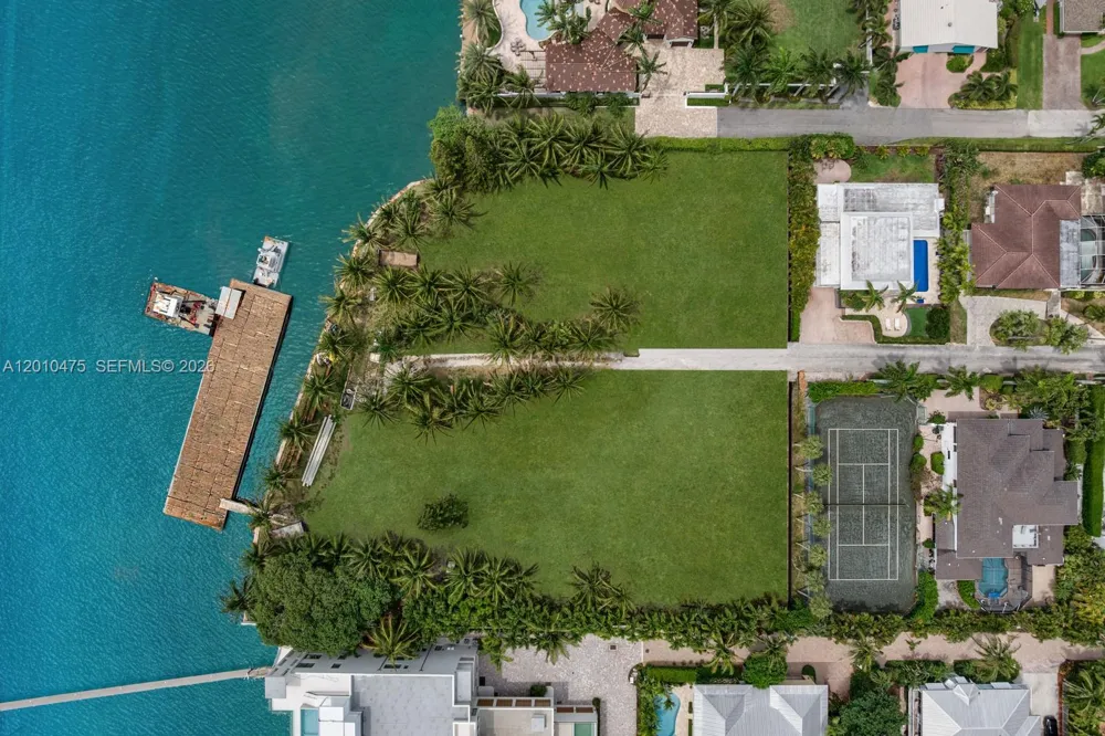 910 NE 24th St Boca Raton, FL 33431