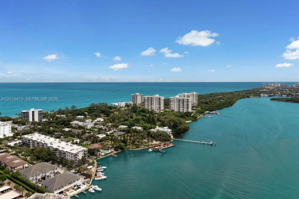 910 NE 24th St Boca Raton, FL 33431