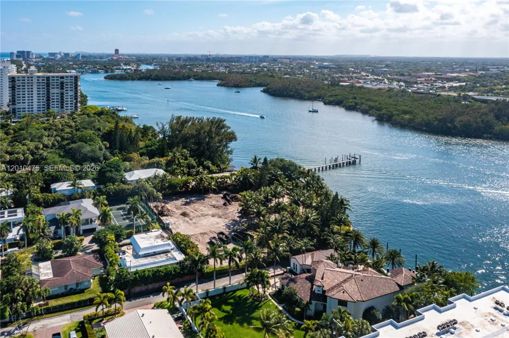 910 NE 24th St Boca Raton, FL 33431